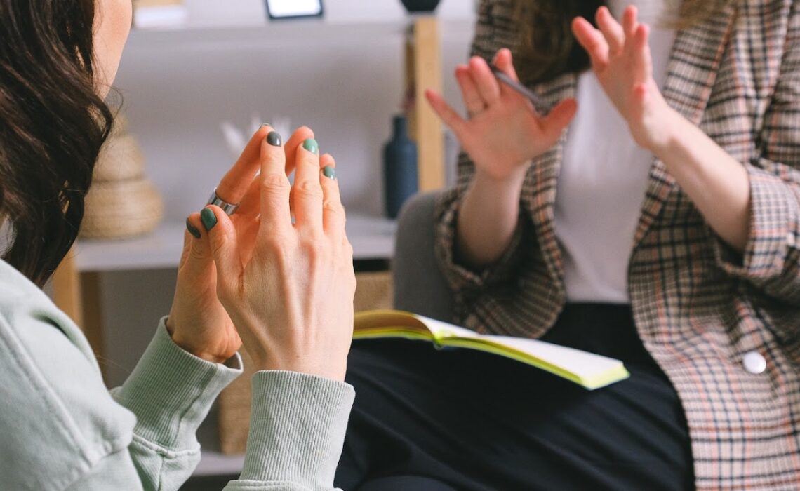 How an Exclusive ASL Interpreting Agency Can Help Your Los Angeles